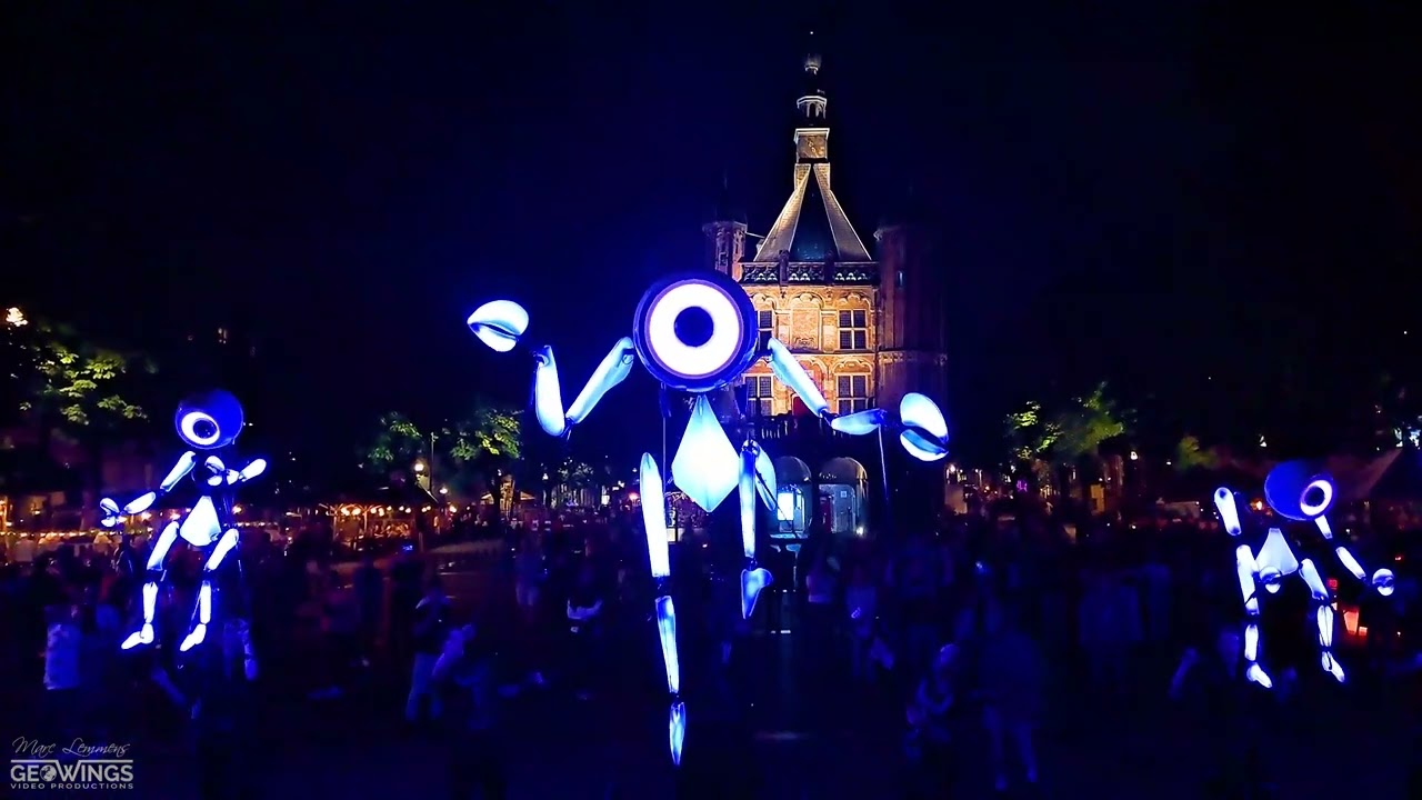Deventer Op Stelten 2022   CLOSEACT   I Puppet XL   Avondvoorstelling op de Brink   2 juli 2022