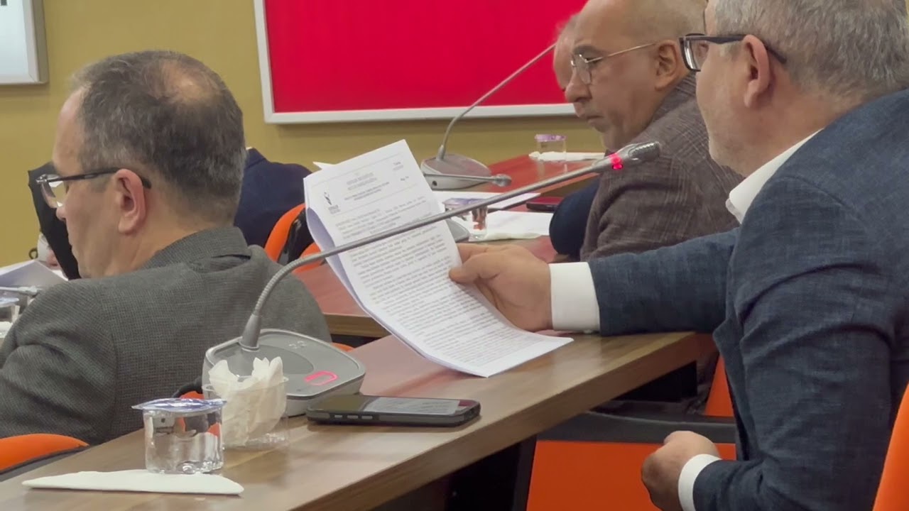 CHP’li Arzu yazanın beş Nolu raporu hakkında ret verirken oylama sırasında oy birine kabul etmesi