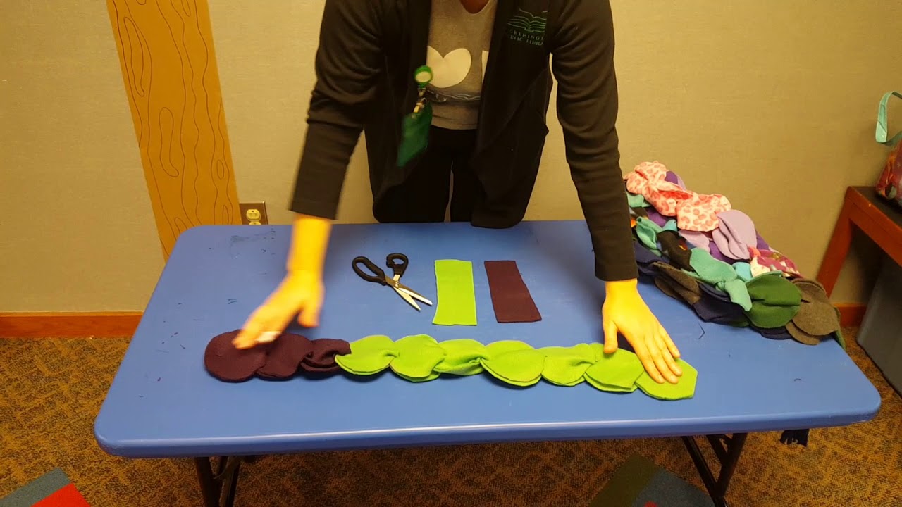 No-Sew Fleece Scarf Demonstration