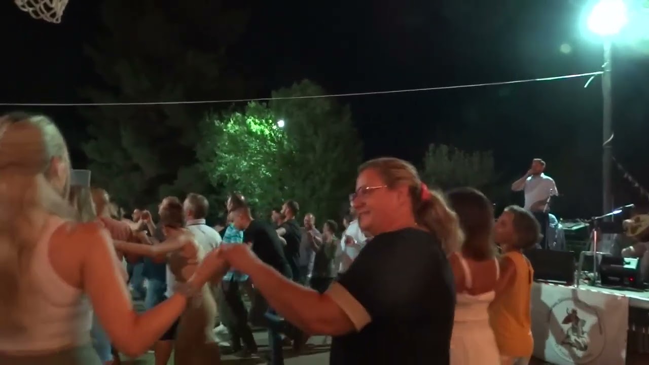 ΣΥΓΚΡ ΔΑΛΙΑΝΗ ΠΑΝΗΓΥΡΙ ΣΤΑ ΤΣΙΤΑΛΙΑ ΑΡΚΑΔΙΑΣ τραγ. ΔΗΜΗΤΡΗΣ ΚΑΡΑΧΑΛΙΟΣ ΠΑΝΩ  ΣΤΟΝ ΚΟΣΜΑ