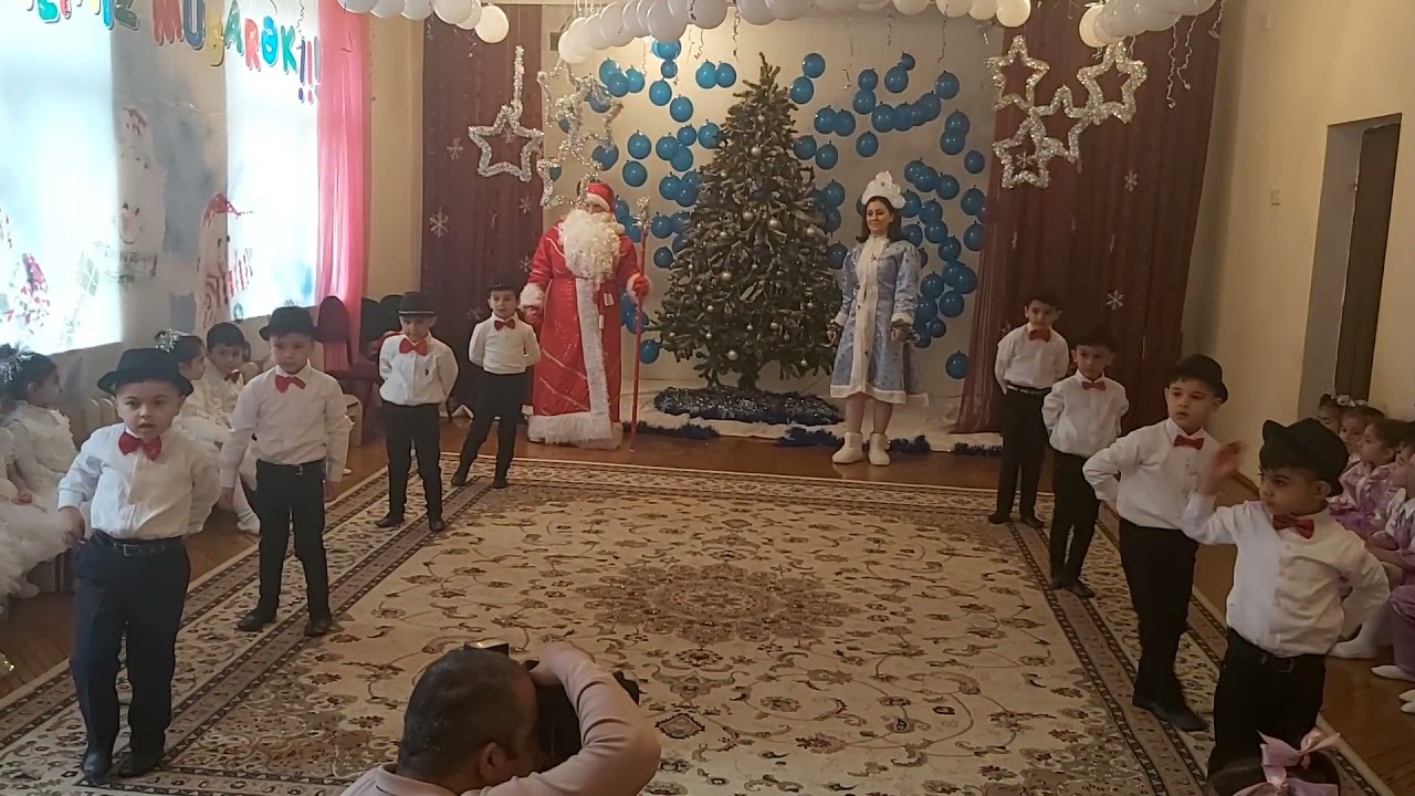Bağçada yeni il rəqsi-