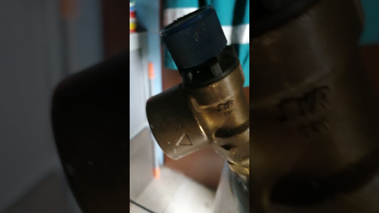 Autoklaw do sterylizacji wosku pszczelego.