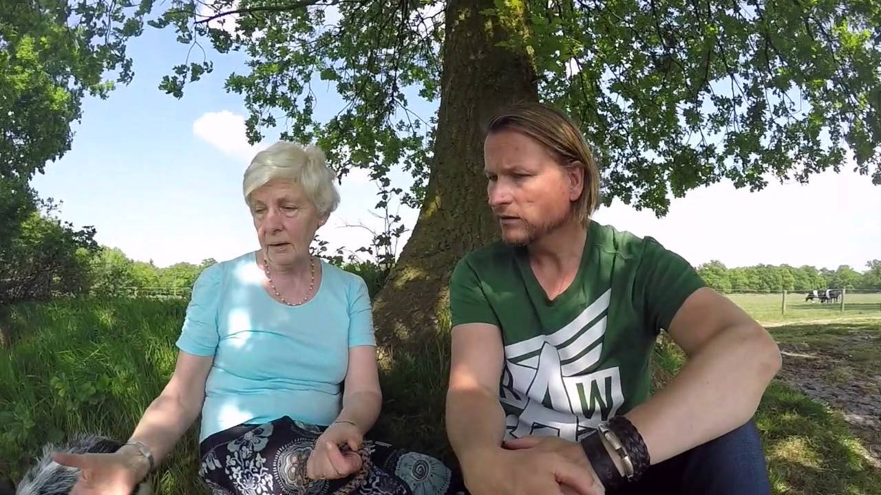 Waarom blaft Joy soms zo hard en springt hij om mij heen?