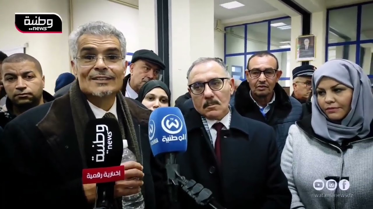 لحظة تكريم البروفيسور بشير حليمي في مدينة مداروش  سوق هراس
