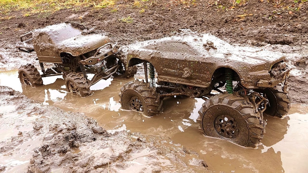RC ADVENTURES — ГРЯЗЕВЫЕ ГРУЗОВИКИ в гонке по болоту — «Monster MUD-STANG» против «FRANKENSTEiN»