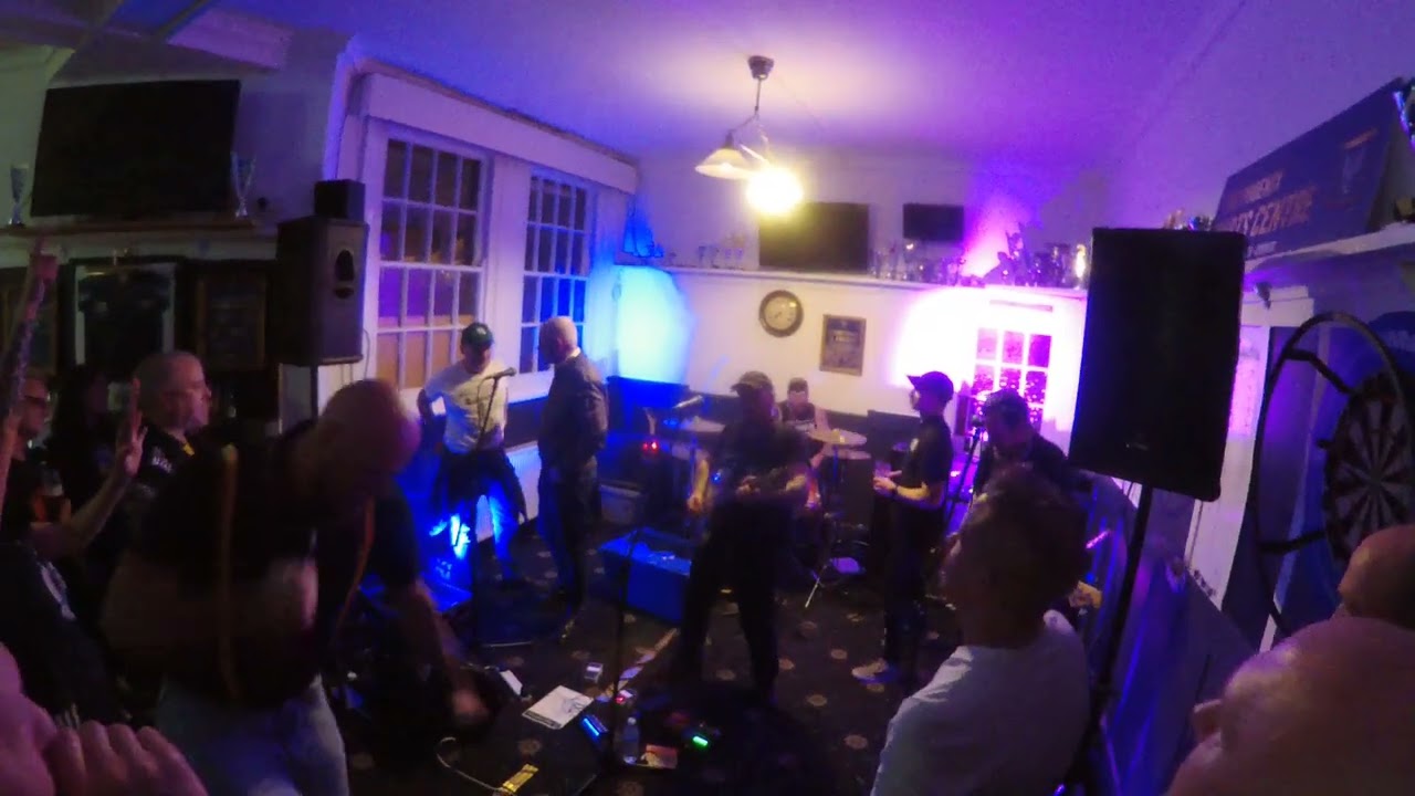 United Bottles live Portsmouth UK Runnin Riot cover...Oi punk skinhead Irish Top of the Crops
