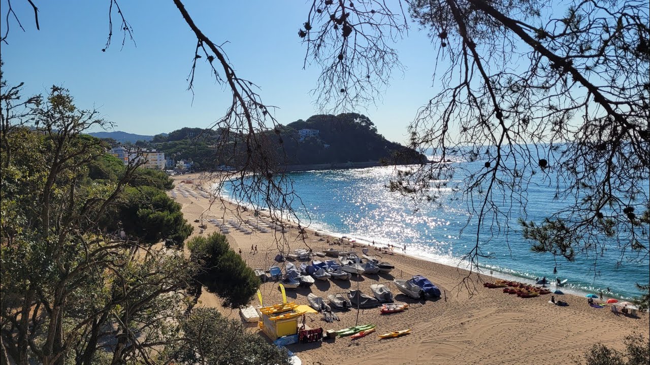 Playa de Aro,озеро в Льорет де мар,пляж Феналс ранним утром...
