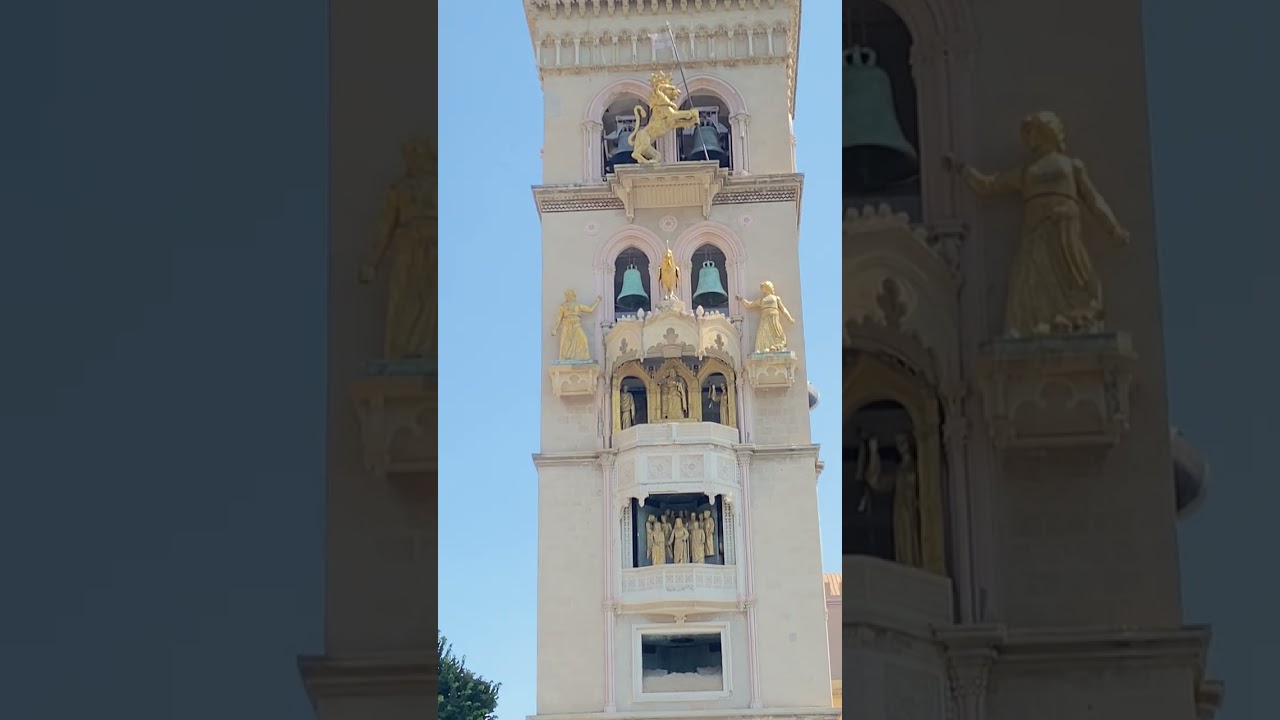 Mezzogiorno a Messina. I movimenti dell’orologio del campanile del duomo