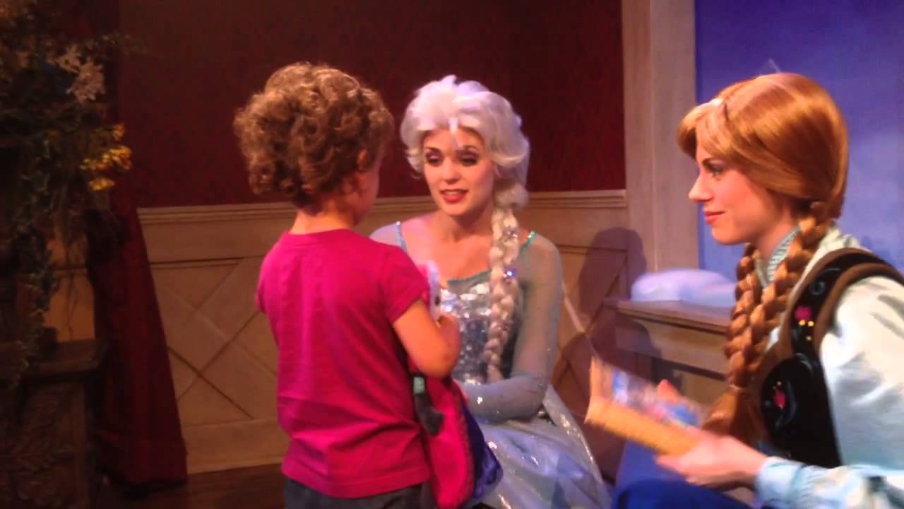 Sabrina meeting Elsa & Anna at Disneyland Frozen 2