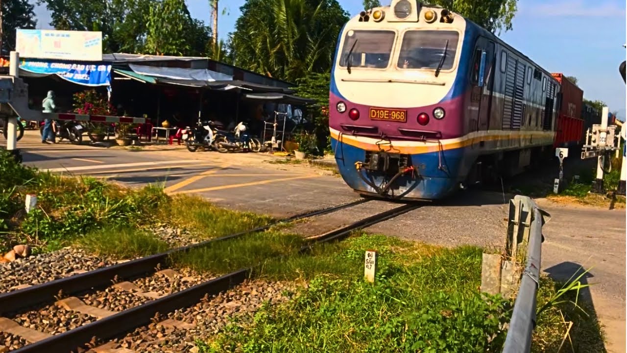 D19E-968 kéo tàu hàng #ASY11 vào ga Cây Cầy đá #HH182 và tránh tàu #SE6 | 15:26 - 13/01/2025