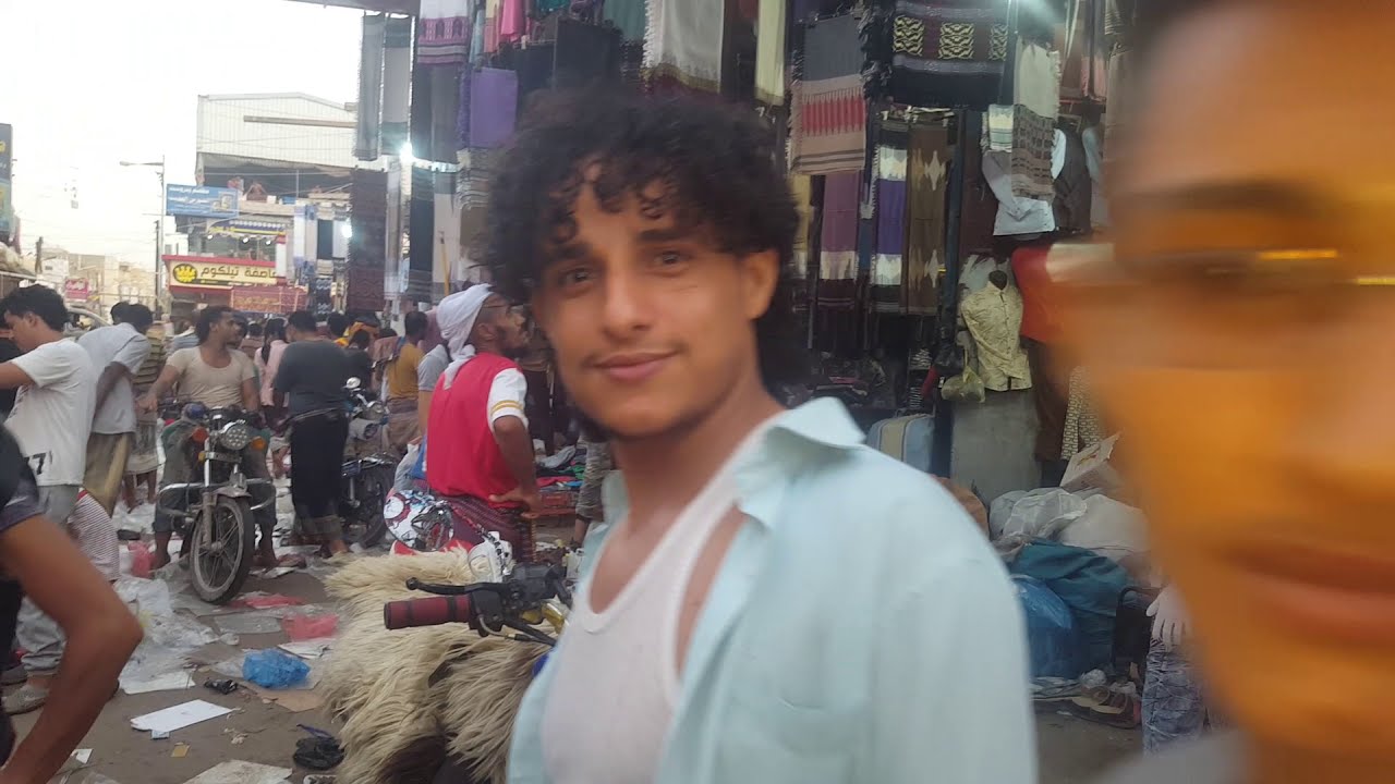 حركة الاسواق في عدن لشراء مستلزمات العيد في صباح رمضان