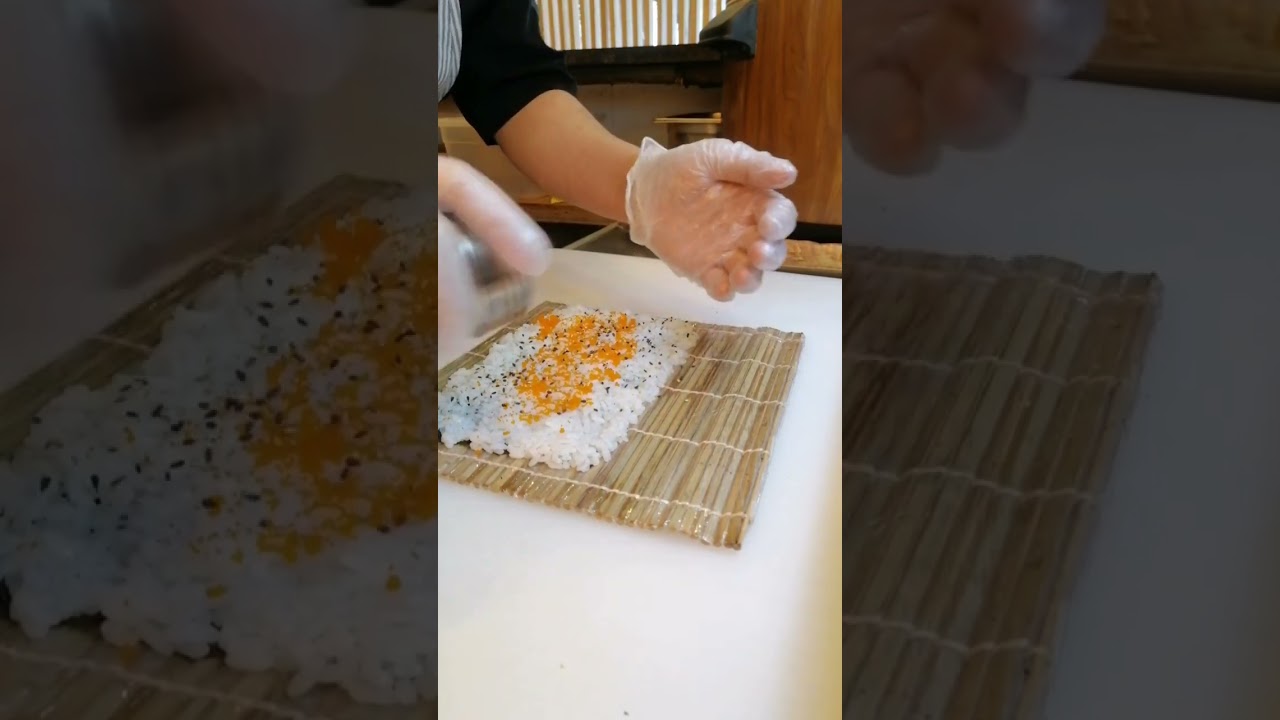 Simple way to make Uramaki Salmon sushi #learning #sushi #food #foryou #youtube #youtubeshorts #2023