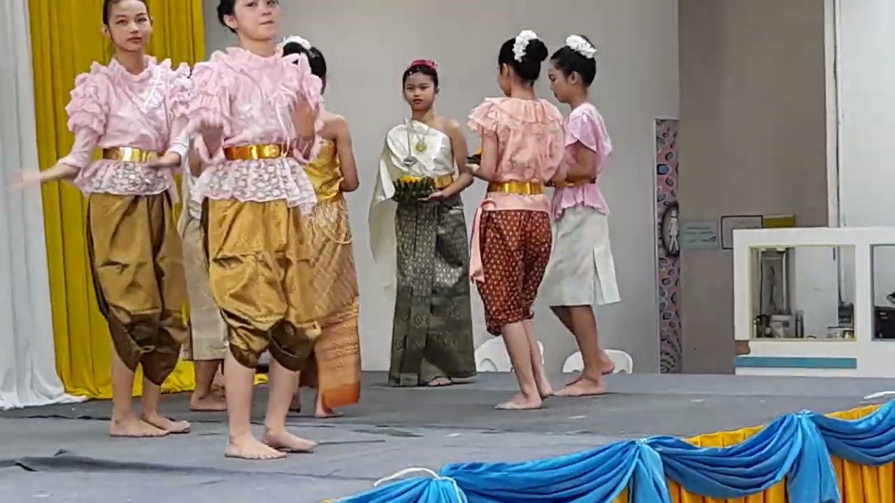 พี่องุ่นรำสืบสานประเพณีลอยกระทง โรงเรียนทรงวิทยาเทพารักษ์