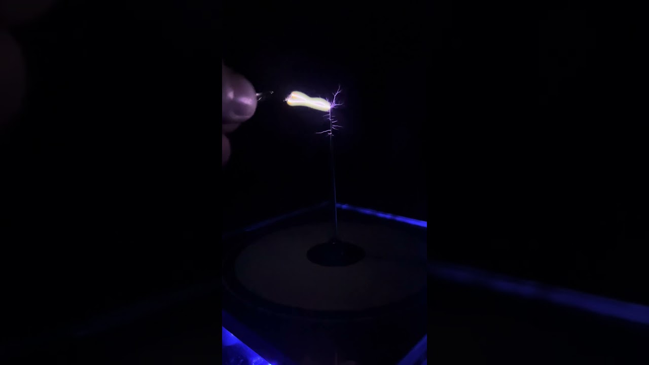 White hot electric arcs from magnesium on a Tesla coil #teslacoils #highvoltage #plasma