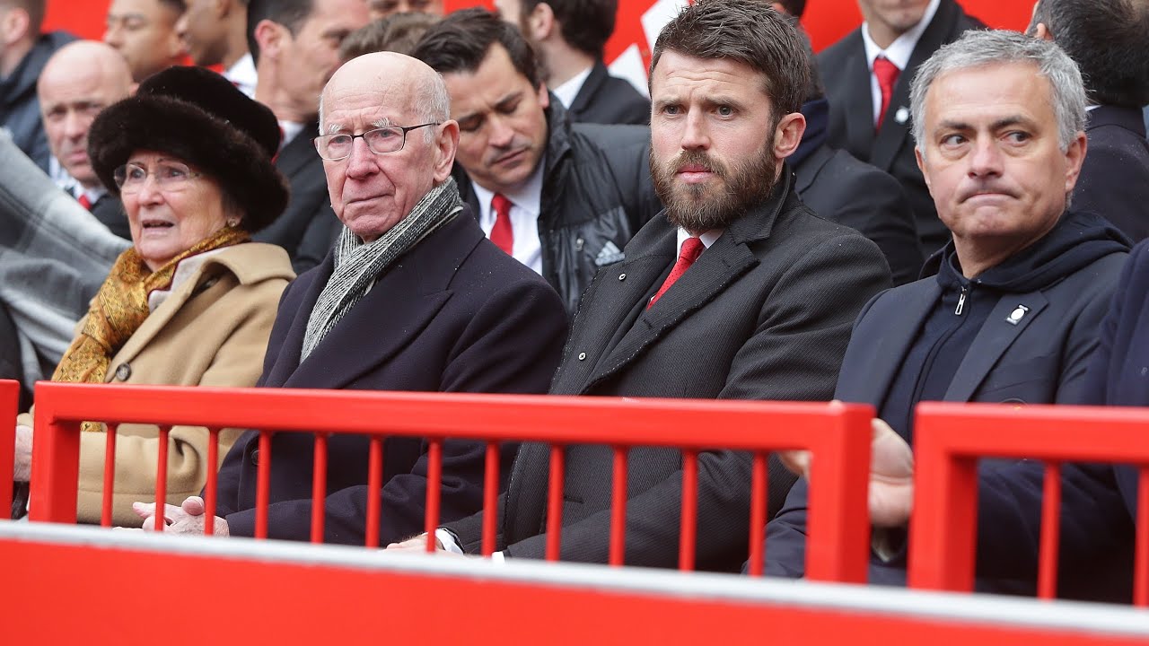Old Trafford remembers Manchester United's Munich air disaster
