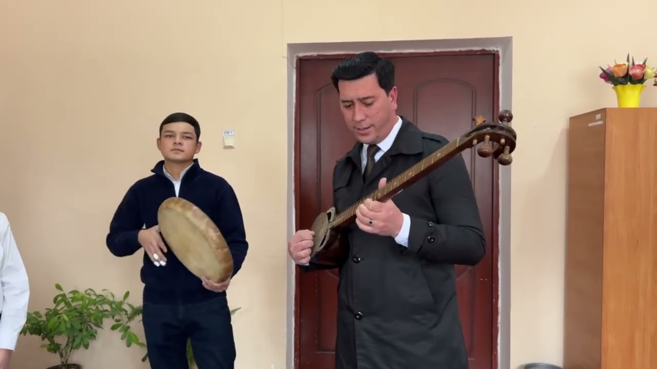 Jalaquduq tuman 13-son Bolalar musiqa va san'at maktabi. An'anaviy xonandalik sinfi