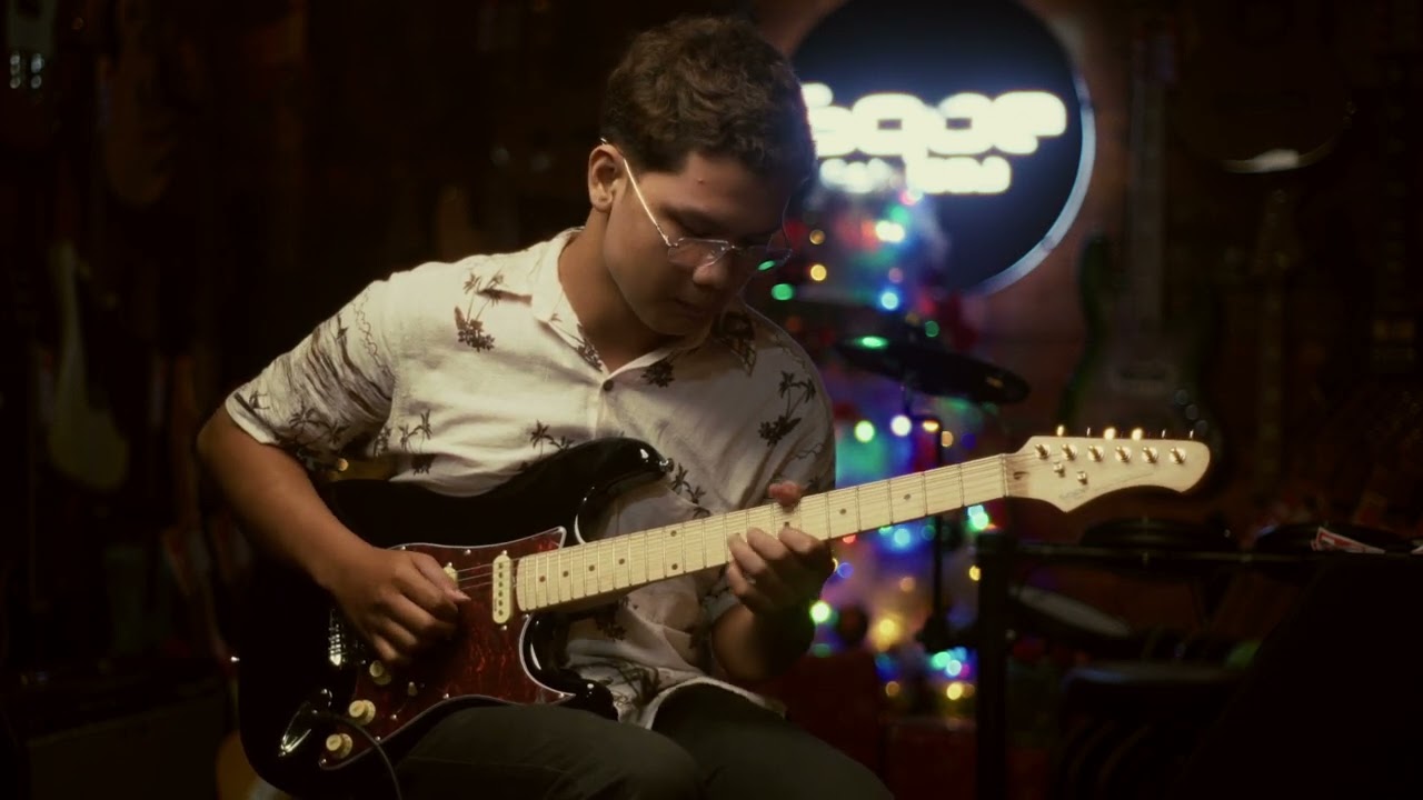 Sqoe Sest 250 Stratocaster Electric Guitar (Black) Playthrough By Amiel.