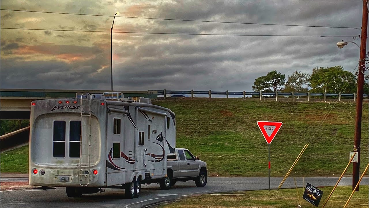 2004 GMC 2500hd 6.0 towing 14k fifth wheel