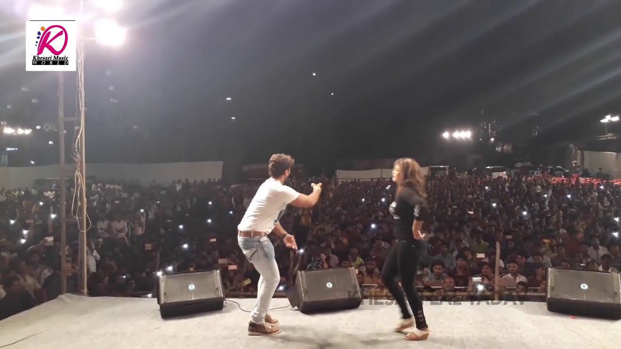 निशा जी और खेसारी लाल यादव हॉट डांस। ओठलाली से रोटी बोर के।  Kheari lal Yadav Hit Stage Show 2017