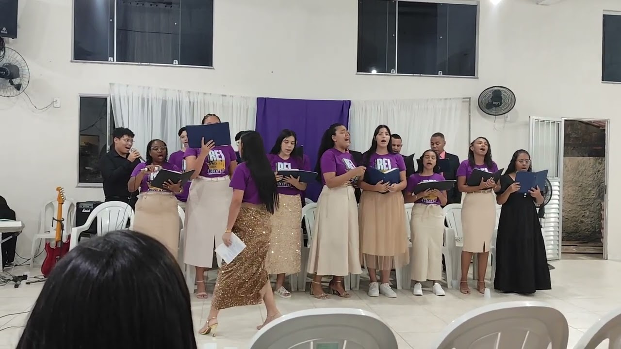Mocidade Shekinah santo, santo é o senhor eu canto e rendo glória, glória ao senhor rei dos reis