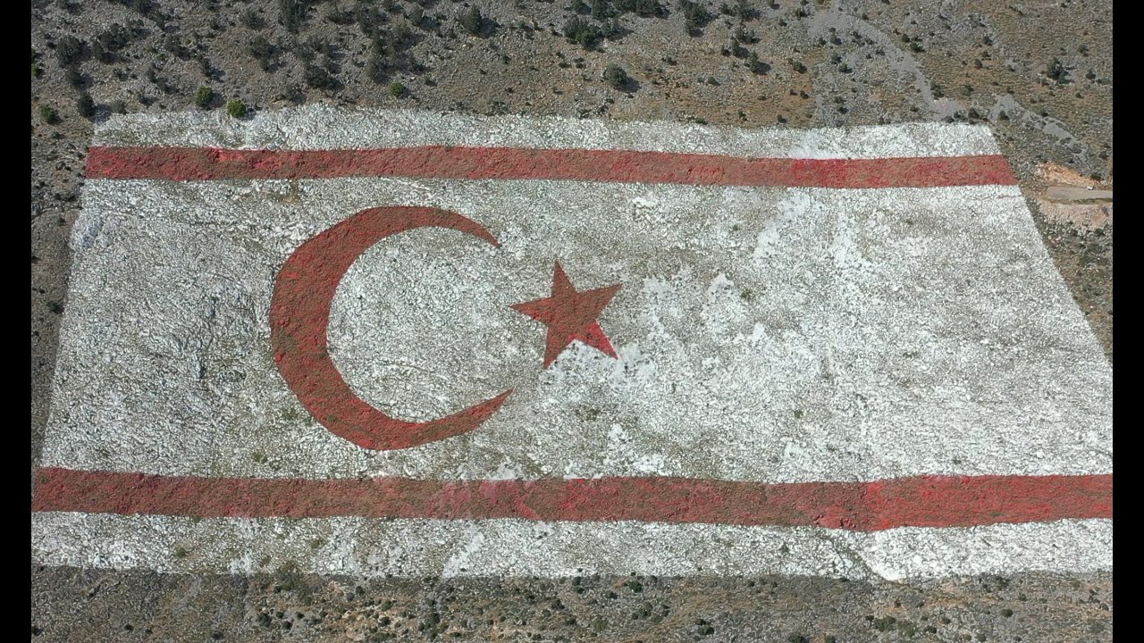 Beşparmak Dağları KKTC Bayrağı