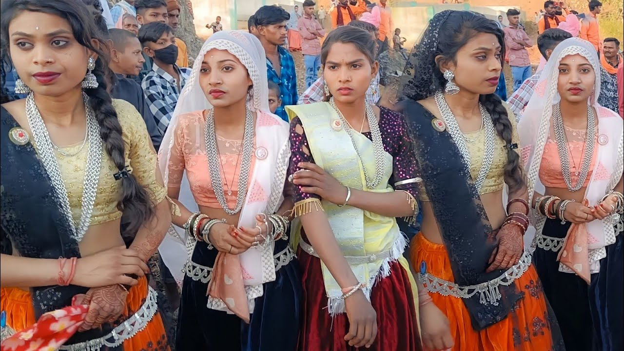 जोड़ी 👭 मालवा आवी है 🥰 तलावे भाया || Deepak R Bariya New Song Adivasi Timli Dance Video 2023