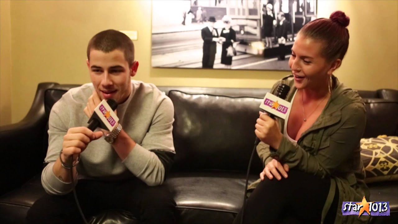 Jenna talks with Nick Jonas