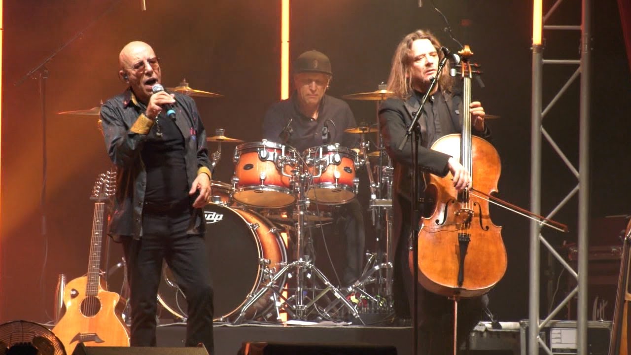 Toni Krahl mit Band in Zwickaus Neuer Welt