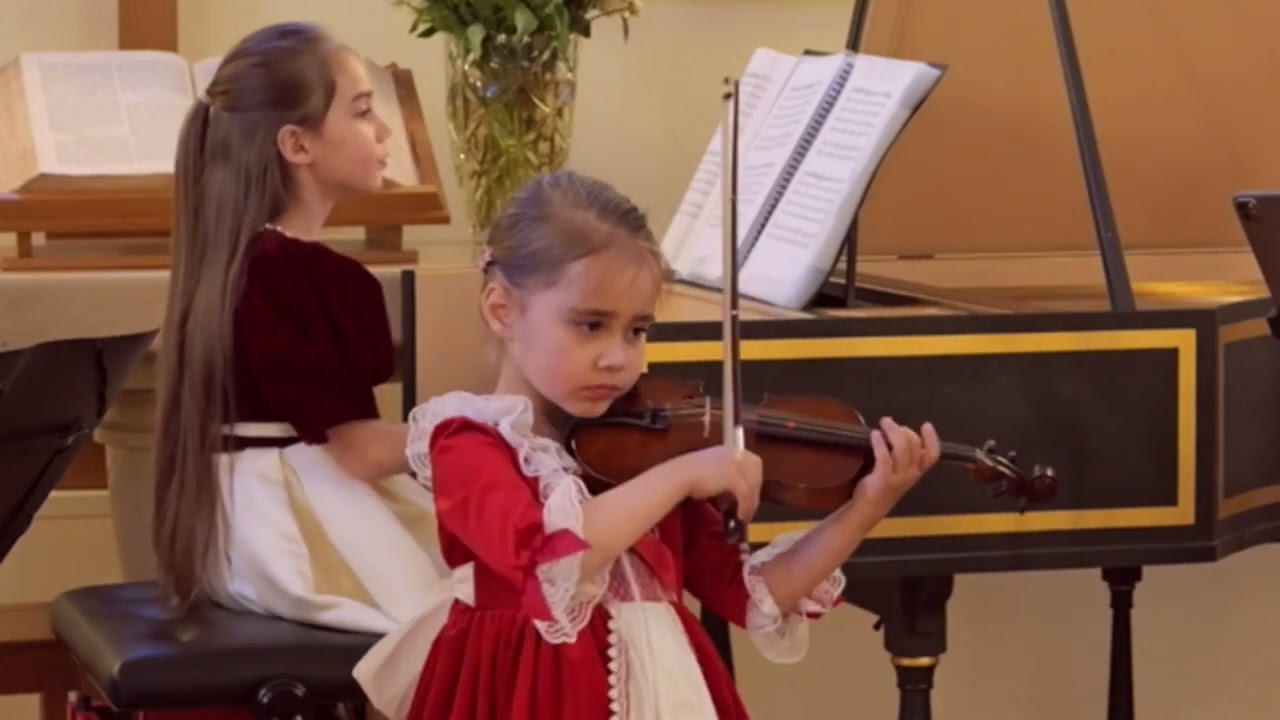 Luna (6 year old) performs Vivaldi's Concerto