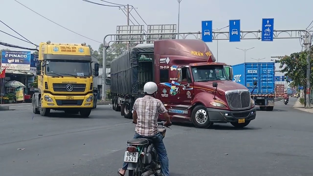 Ngã Ba Xe container ra vào cảng cát lái