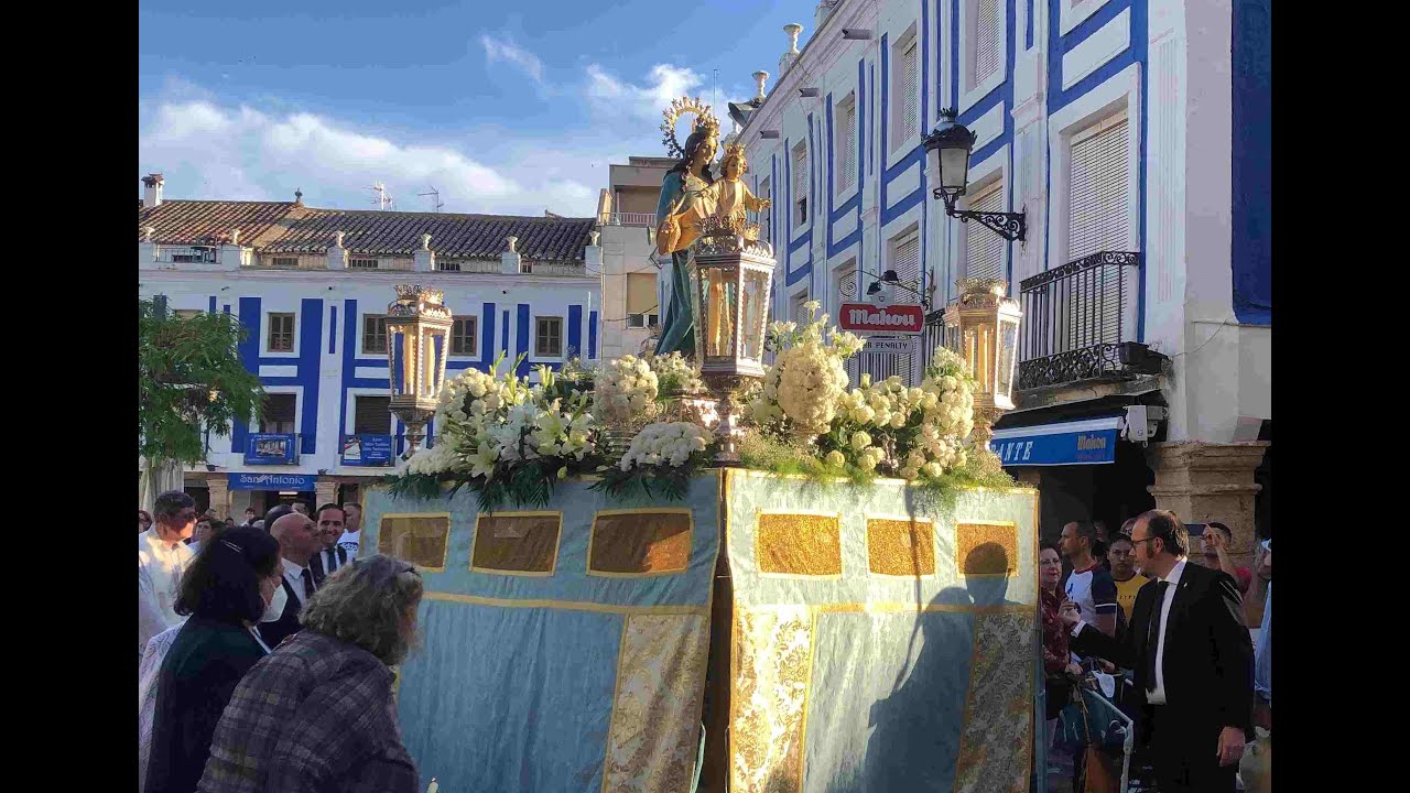 María Auxiliadora recorre las calles céntricas de Valdepeñas.
