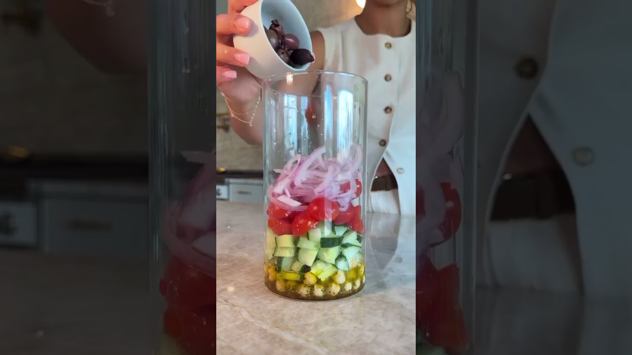 Easiest way to build and store a salad