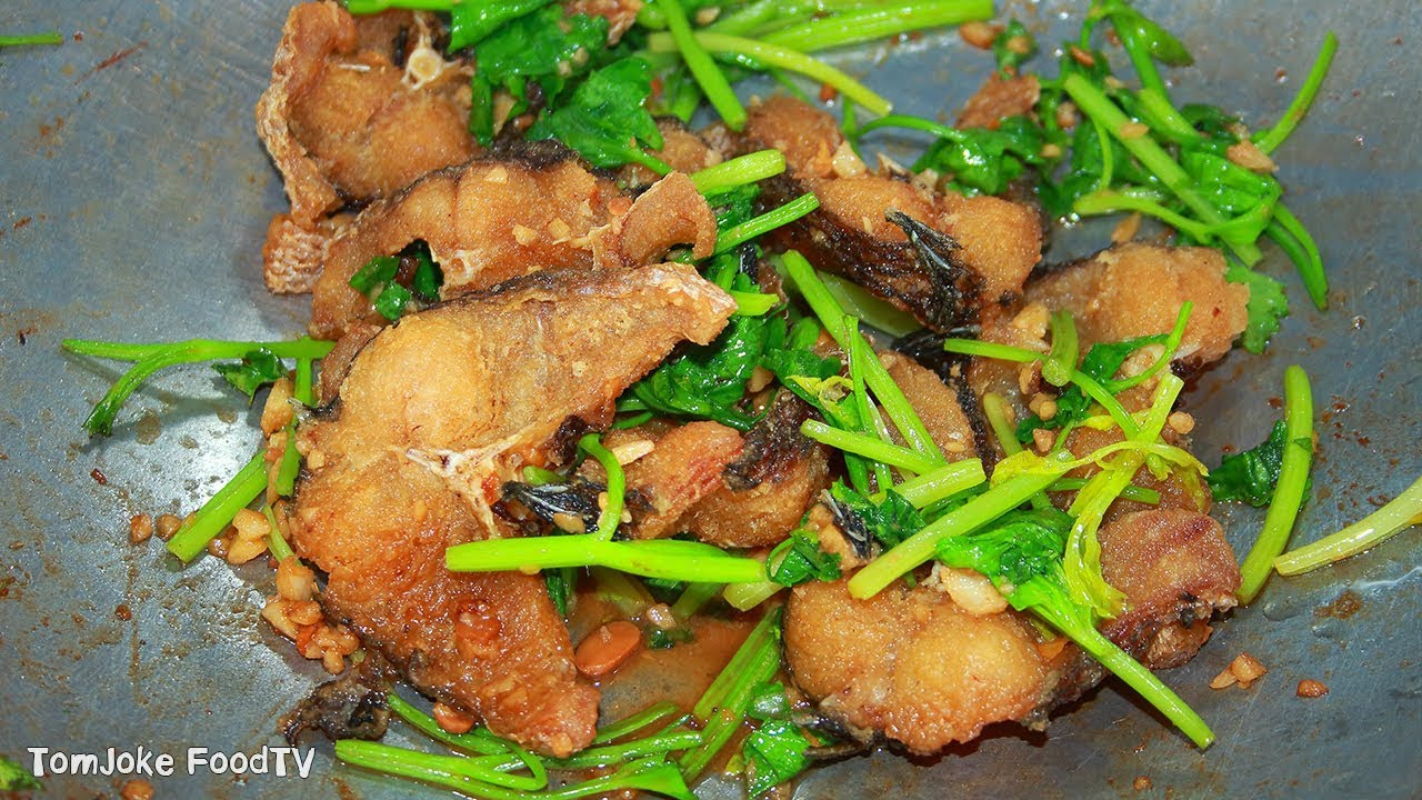 ปลาช่อนผัดขึ้นฉ่ายกรอบหอมอร่อยทำง่ายมากๆ  Fish with Chinese Celery