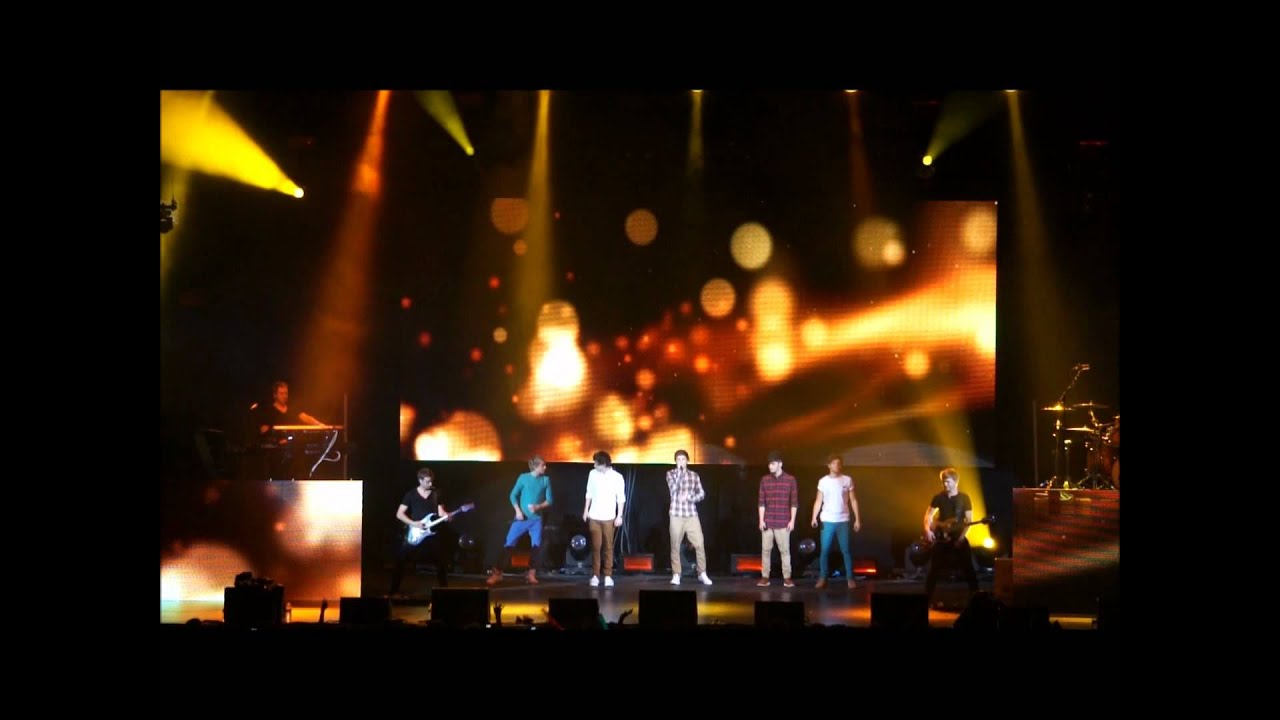 One Direction - What Makes You Beautiful (live) - Chicago