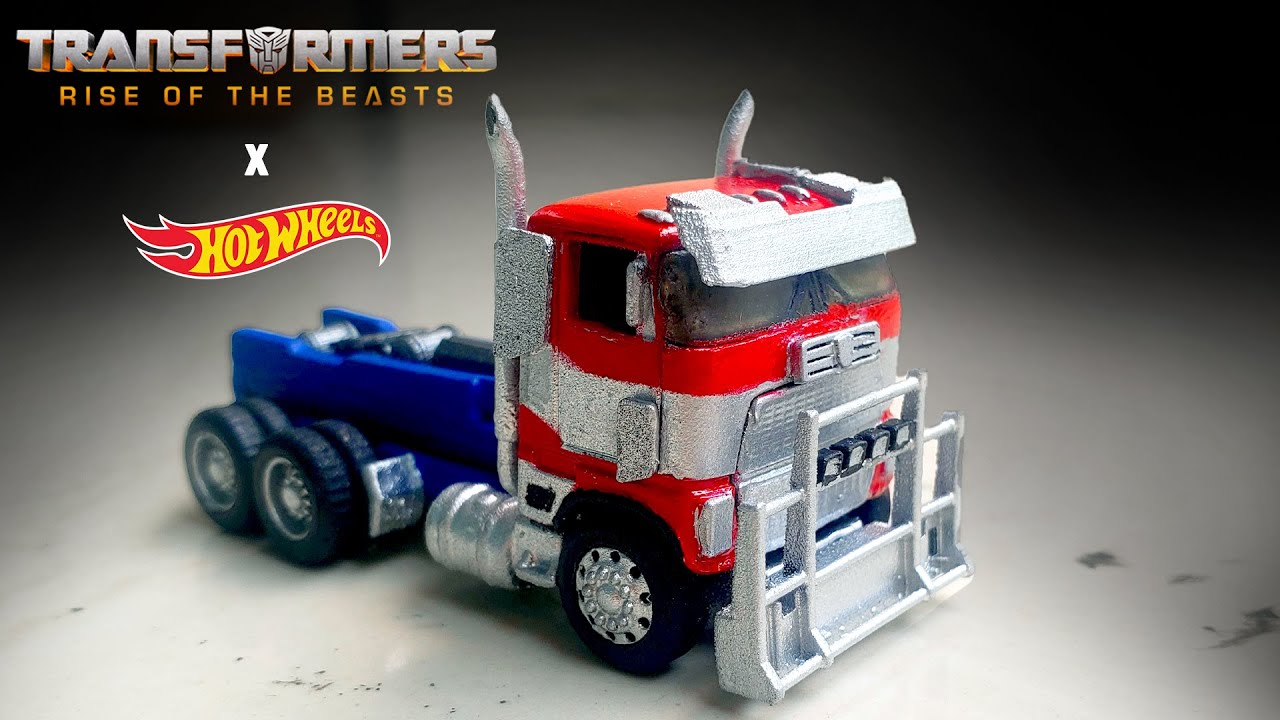 Hot Wheels Custom OPTIMUS PRIME de Transformers El despertar de las bestias