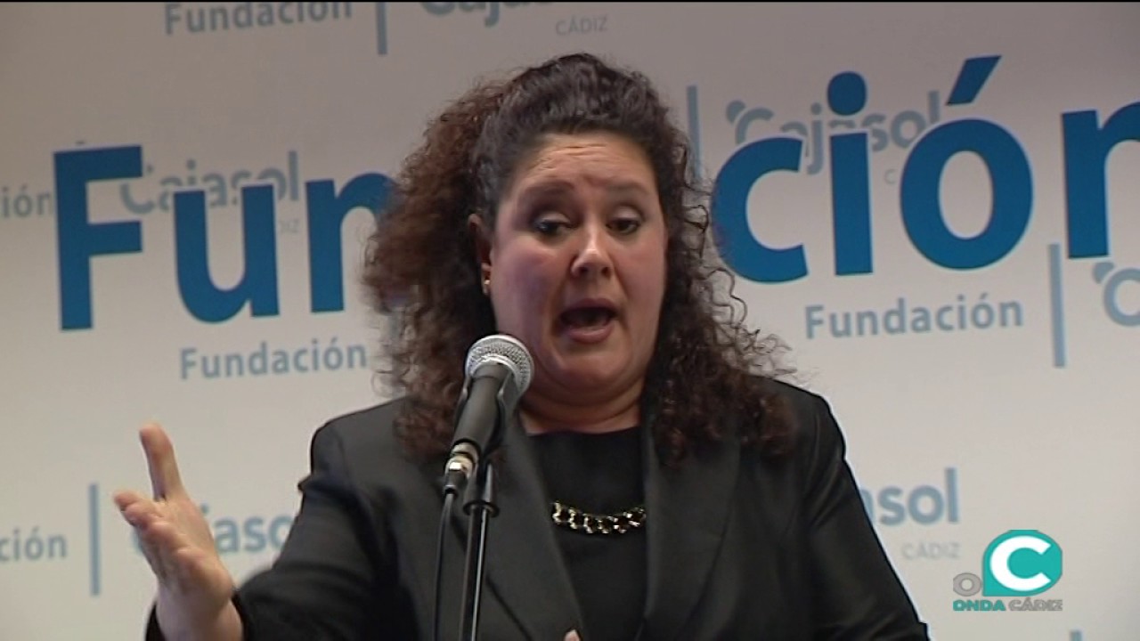 Isabel Posadas canta una saeta en  'Tramos de Cuaresma' organizado por la Fundación Cajasol
