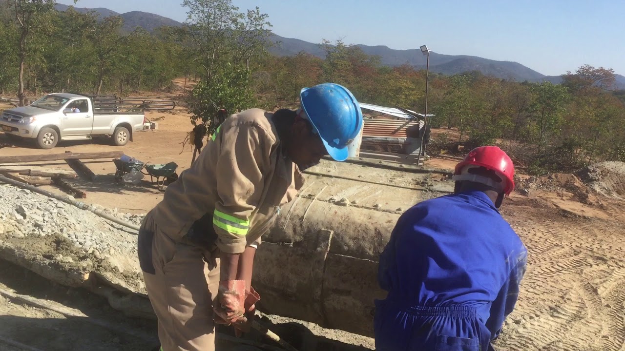 Small scale gold mining Zimbabwe by D kombo