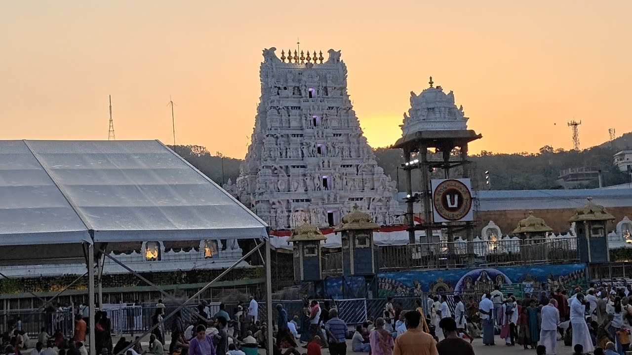Sri Venkateshwara Swamy Vari Karanam chetha nenu ayyana Darshanam chesukovadam jarigindhi 🥹😊