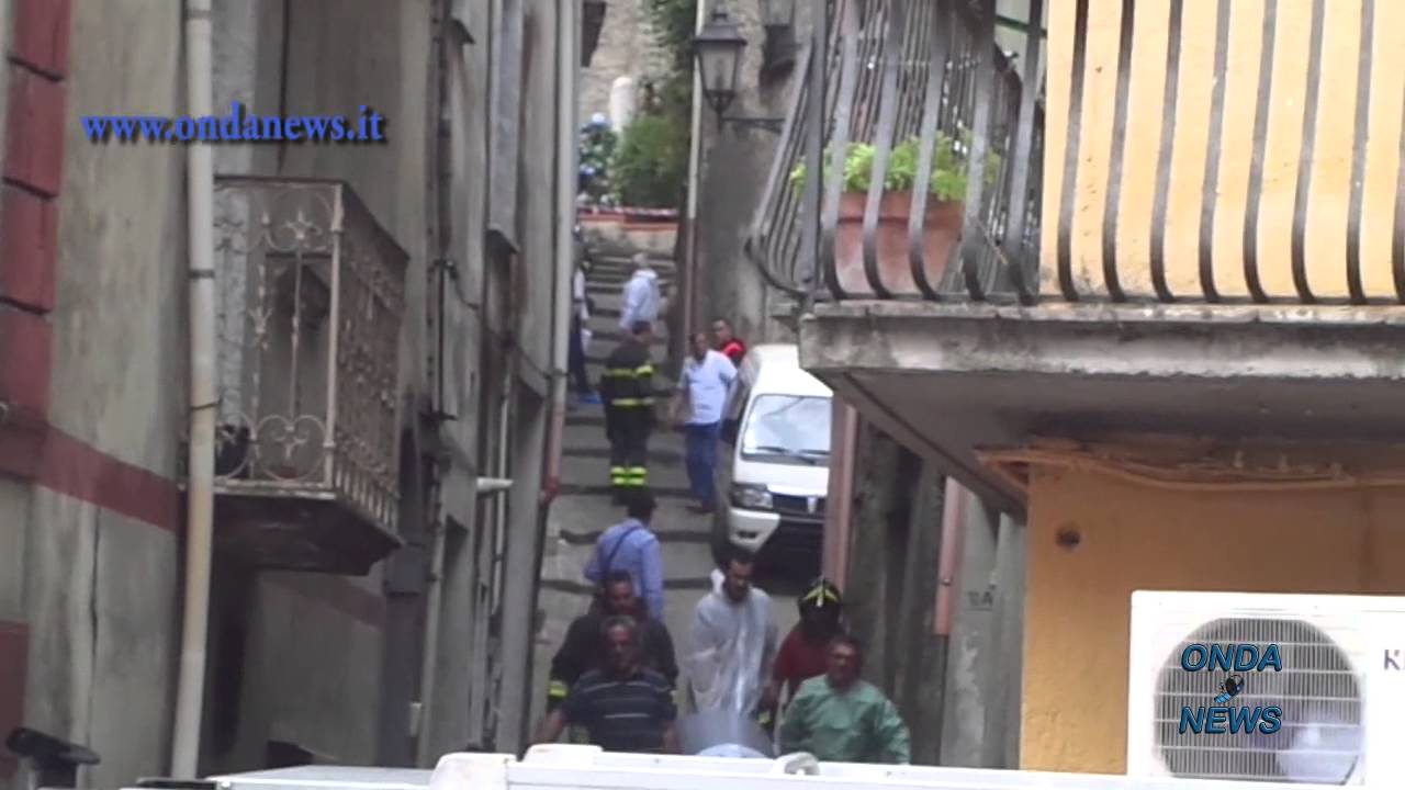 Polla : Giallo in pieno centro. Trovato il corpo di una donna sgozzata