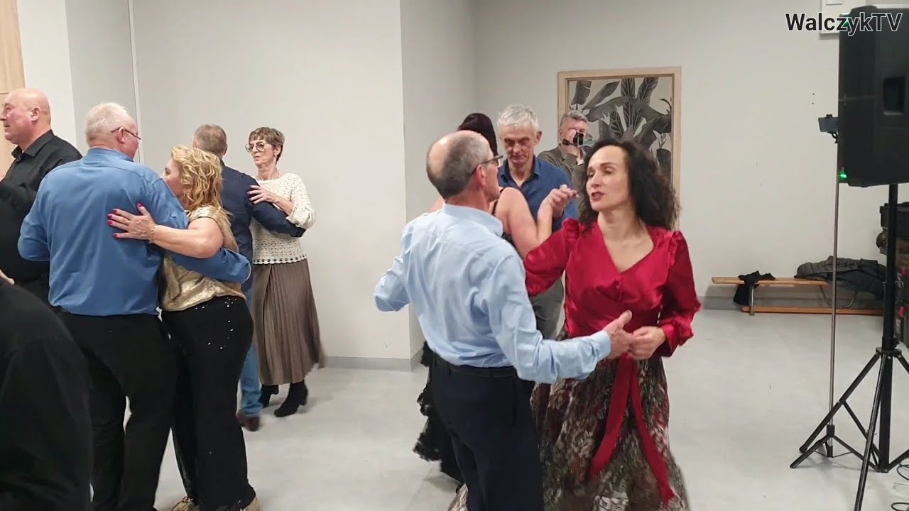 TANGO Przybądź do mnie dam ci kwiat paproci a na parkiecie Grażynka z Piotrem wirują 