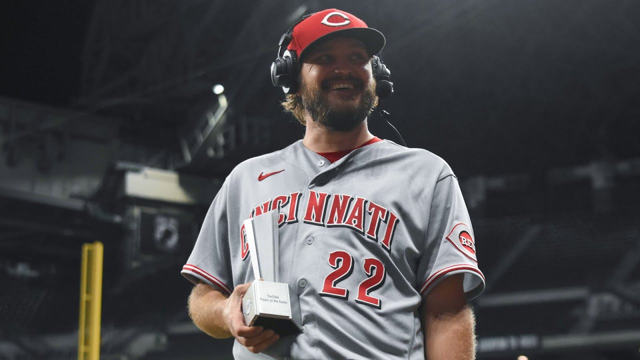 Wade Miley does everything in the Reds' 2-0 win over the Brewers