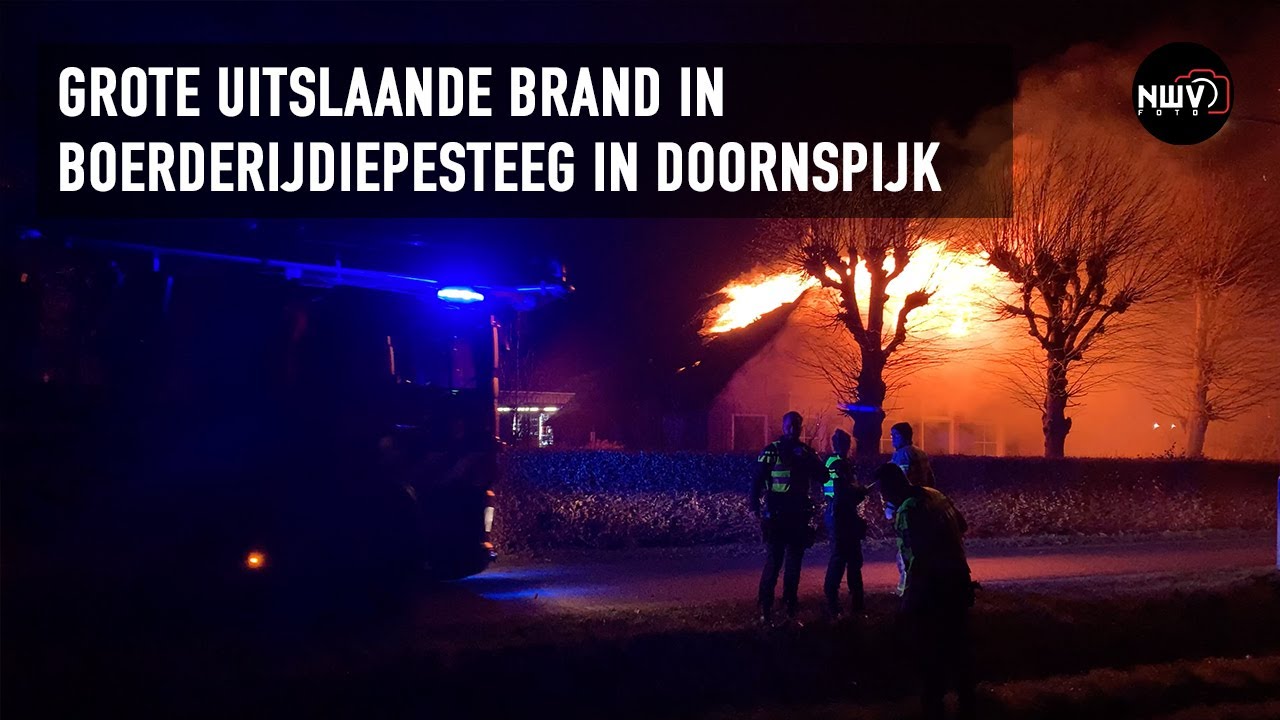 Grote uitslaande brand in boerderij Diepesteeg in Doornspijk