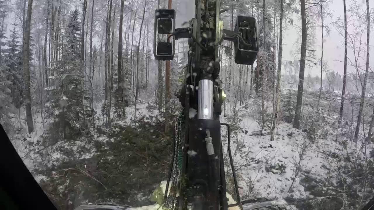 live lähetystä avohakkuulta #herra_hirvi #h212 #johndeereforestry #1070e #laaniaoy