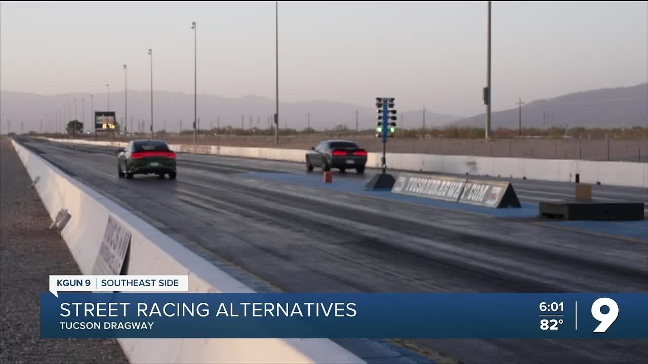 Tucson police search for second driver involved in deadly Southside street racing crash