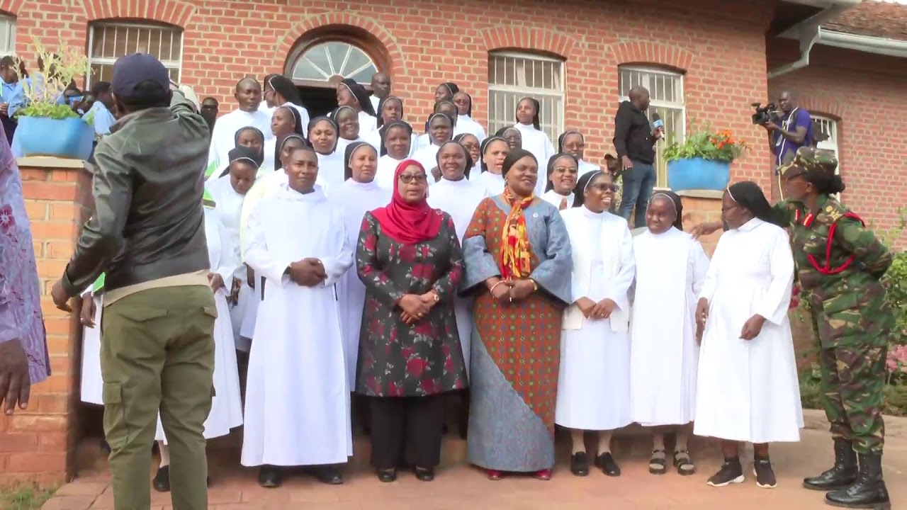 RAIS DKT. SAMIA  AKITEMBELEA KANISA LA KATOLIKI ABESIA YA PERAMIHO MKOANI RUVUMA