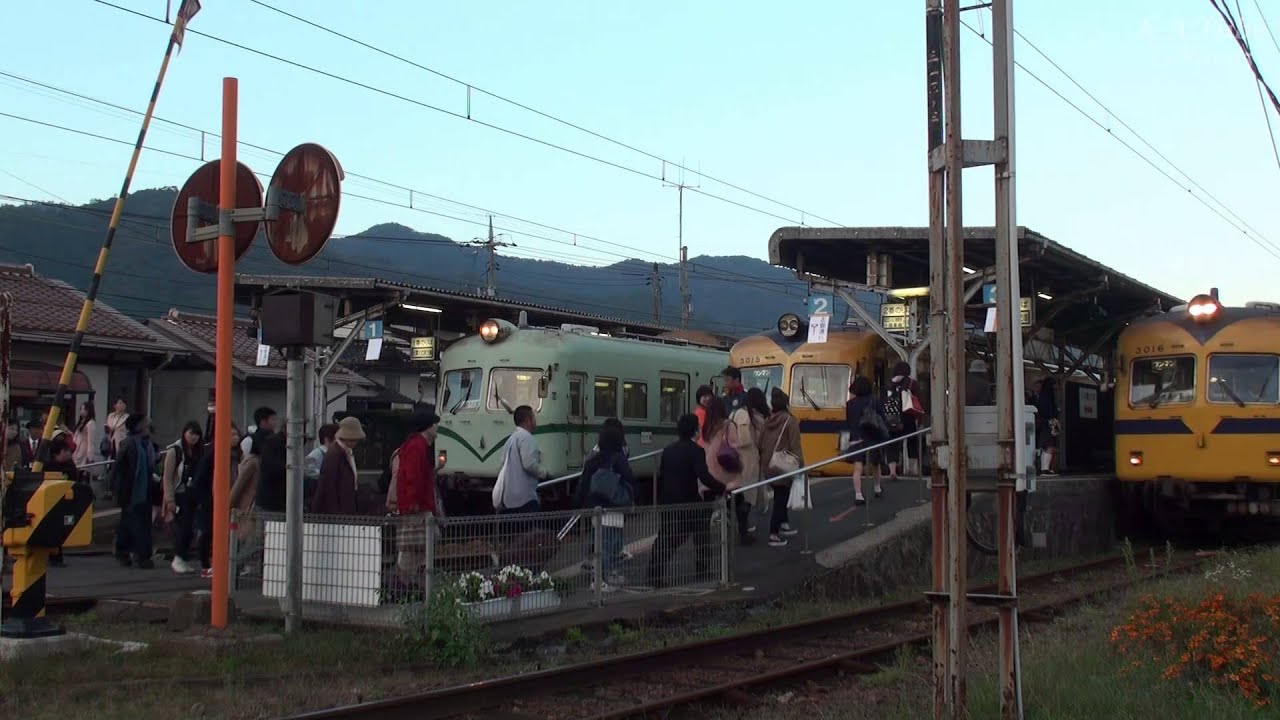 川跡駅で顔を並べる 一畑電車3000系  (29-Oct-2014)