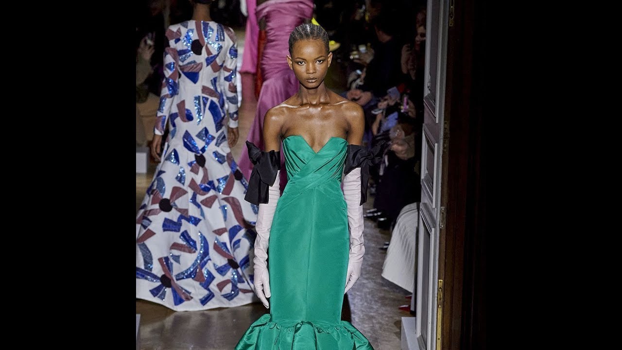 Suivez le d&eacute;fil&eacute; Valentino Haute Couture en direct