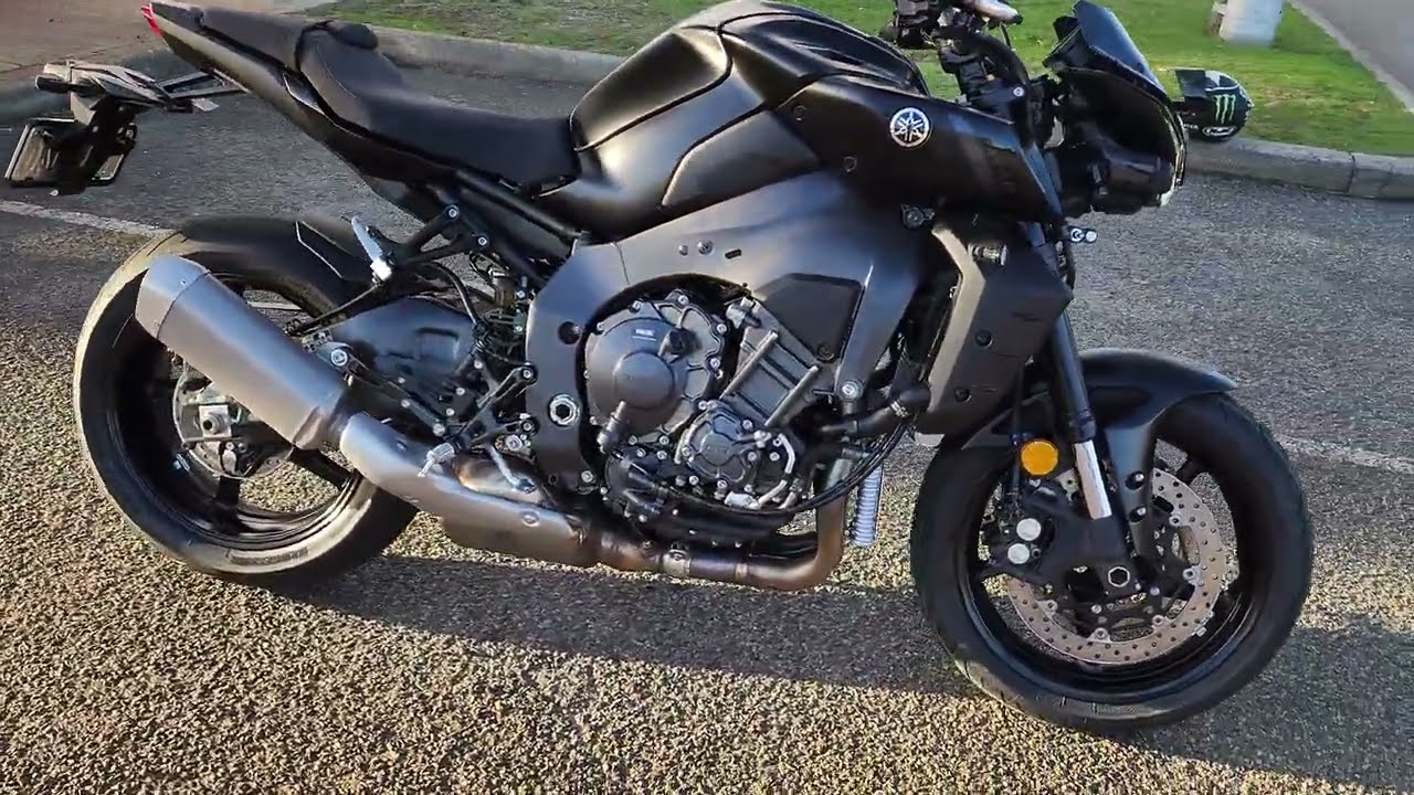 2022 Yamaha MT10 Walk around & Stock Exhaust and Air Intake Sound