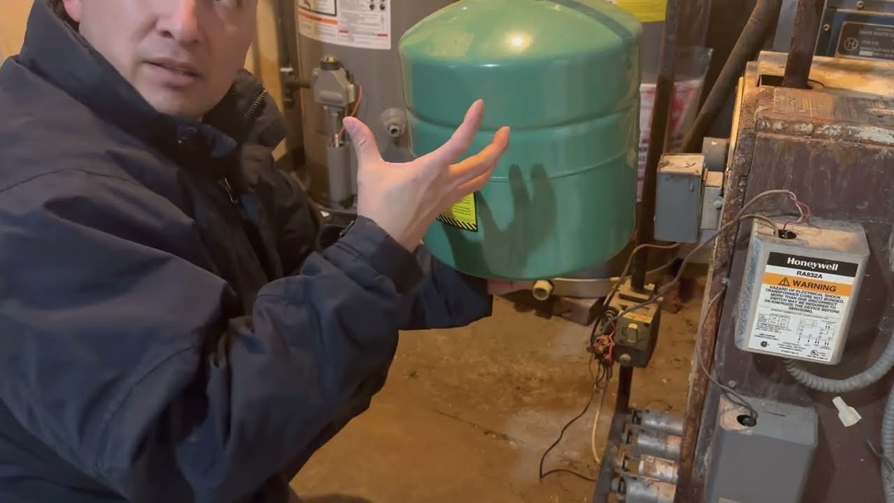 Boilers tirando agua por el tubo de alivio. #heating #calefacción #boiler