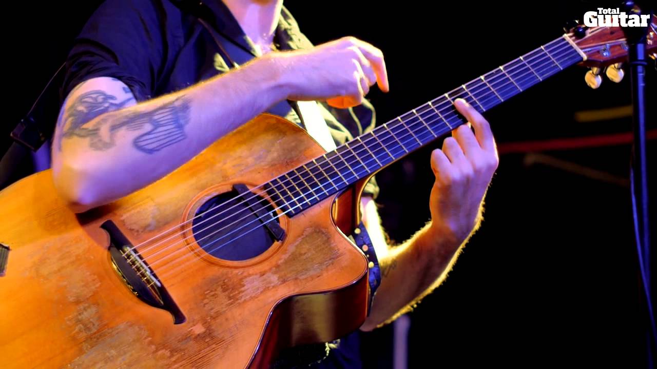 Jon Gomm guest lesson - The guitar as a drum kit (TG248)
